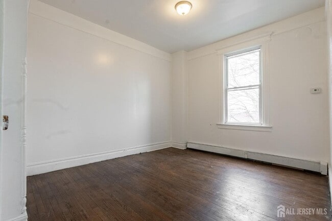 Building Photo - 410 Chadwick Ave