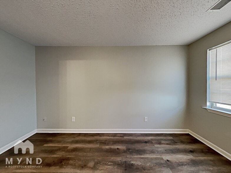 Building Photo - 2025 Plantation Pkwy