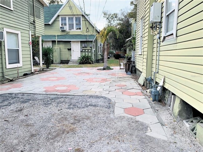 Building Photo - 432 8th Ave N