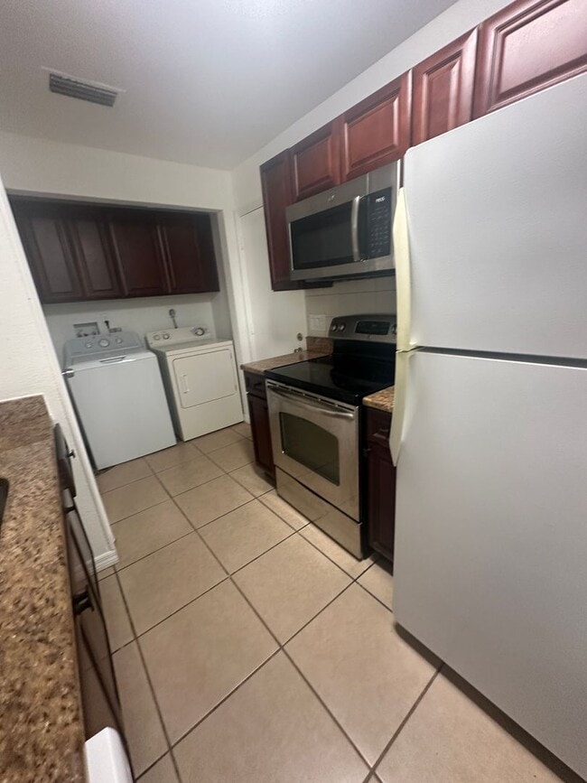 Building Photo - Charming 2-Story Condo with Attached Garage