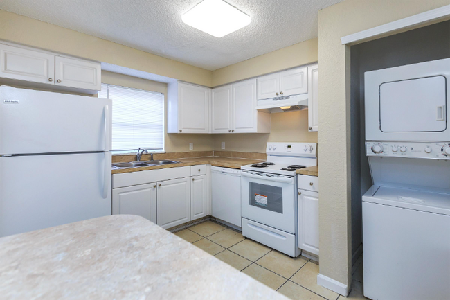 Building Photo - 5901 S Dale Mabry Hwy