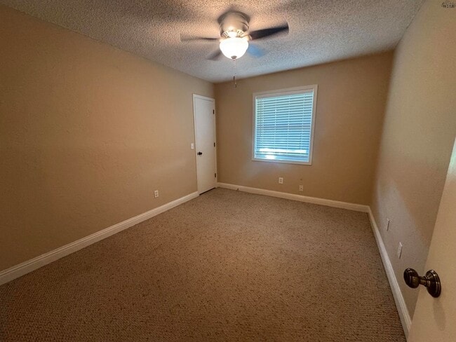 Building Photo - 2113 Selma Dr