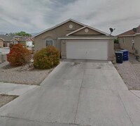 Building Photo - Cute home with large back yard