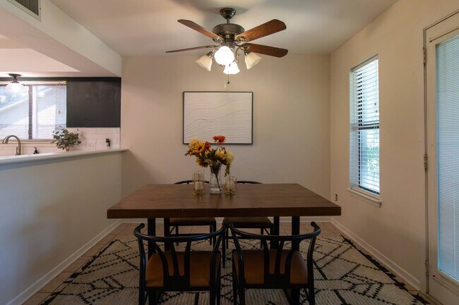 Building Photo - 1609 Ronstan Dr