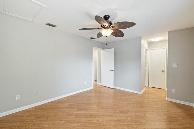 Building Photo - 2387 Gregory Dr