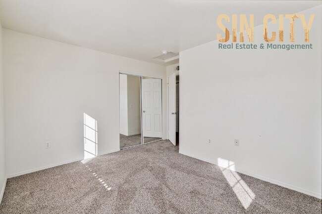 Building Photo - "Spacious 3-Bedroom Condo Oasis with 2 Baths in Vibrant Las Vegas!"