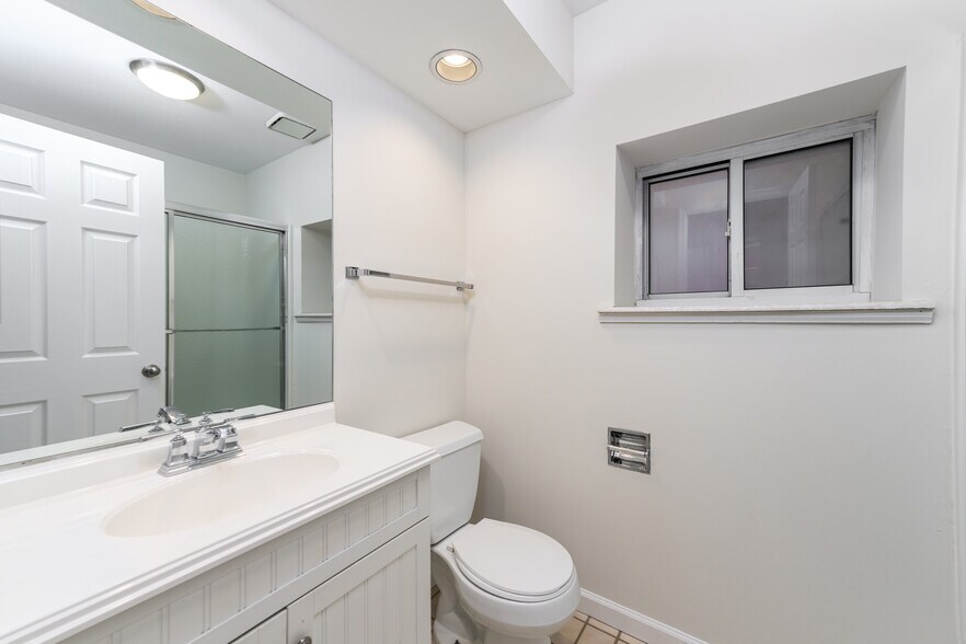 Building Photo - 5932 McPherson Ave