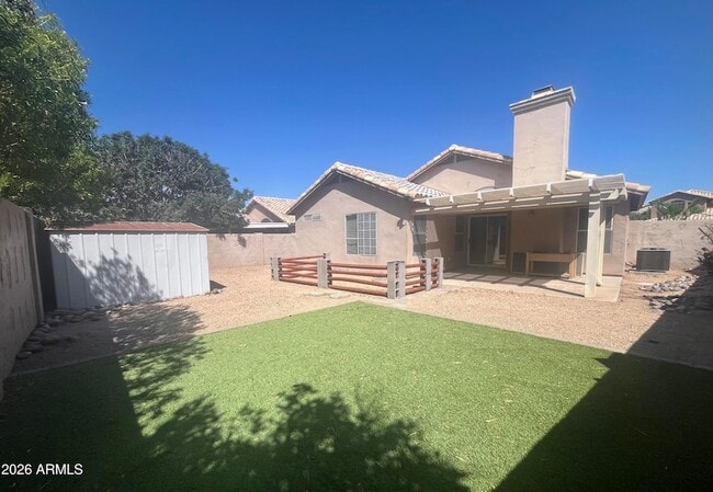 Building Photo - 7427 W Crest Ln