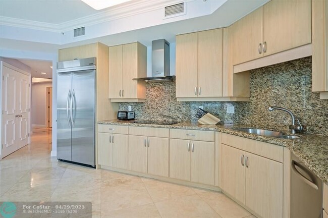Building Photo - 1430 S Ocean Blvd