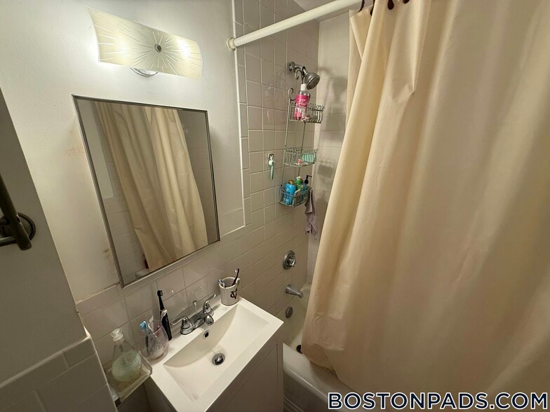 Building Photo - 16 Fuller St