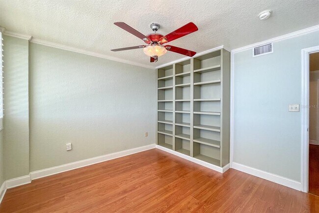 Building Photo - 690 Osceola Ave