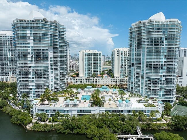 Building Photo - 16500 Collins Ave