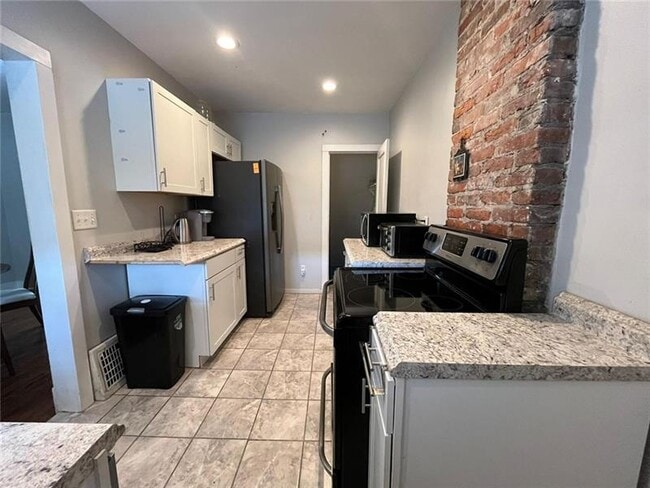 Building Photo - 518 Belgreen Pl
