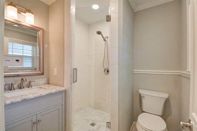 Building Photo - 5604 Whitehaven St