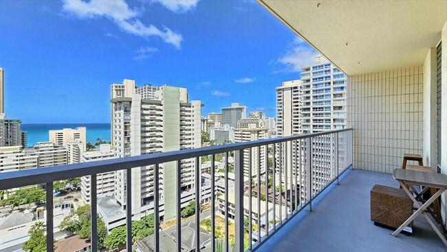 Building Photo - 2452 Tusitala St