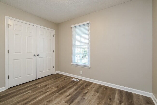 Building Photo - 3007 Brittany Dr