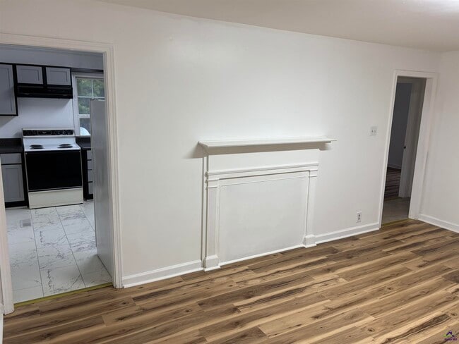 Building Photo - 122 Tinker Blvd