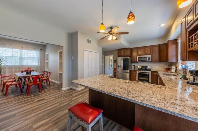 Building Photo - 1212 N Main St