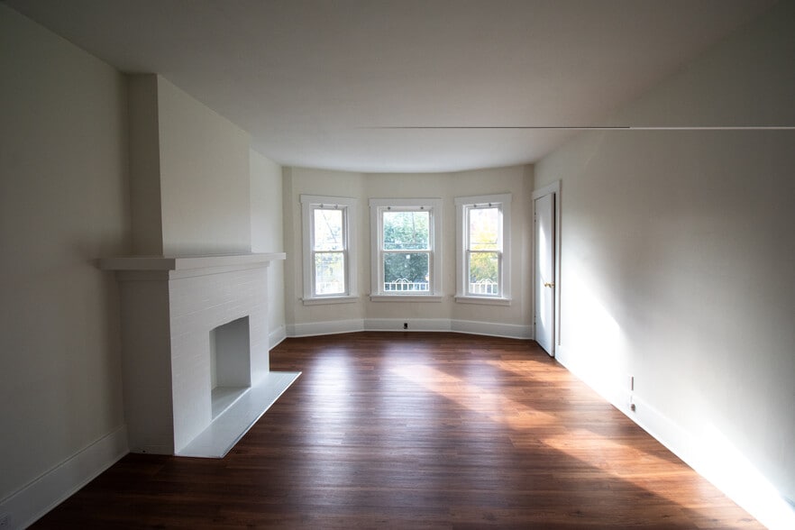 Living Room - 25 Sterling Ave