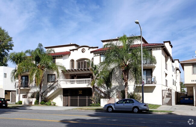 Primary Photo - Chatsworth Apartments