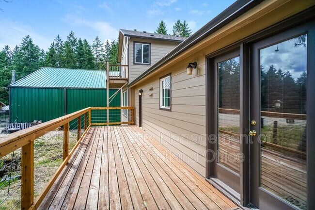 Building Photo - 14235 SW Meeker Terrace