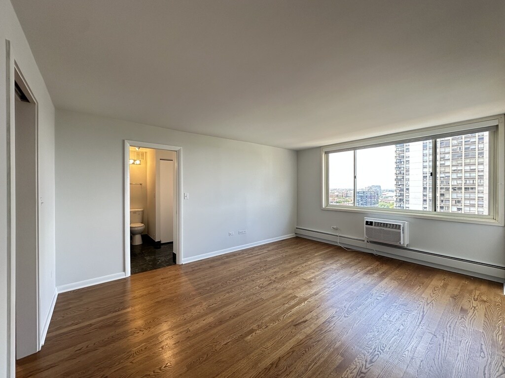 Building Photo - 1349 N Dearborn St