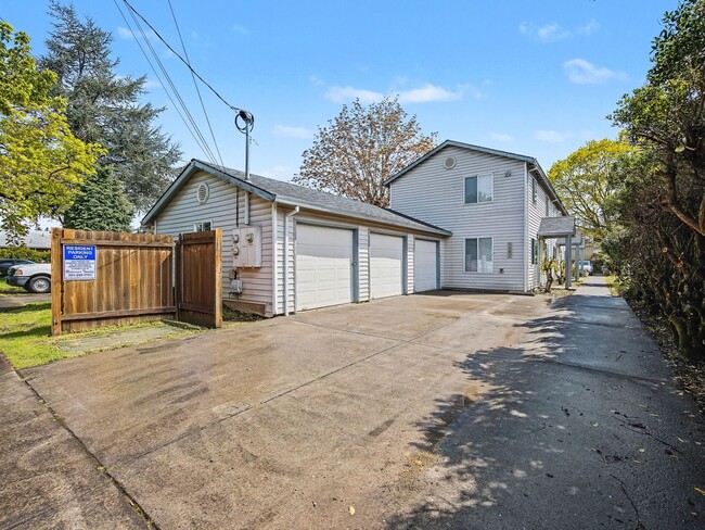 Building Photo - NAVAB02