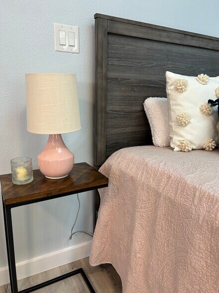 Building Photo - 3219 Roscoe Ave