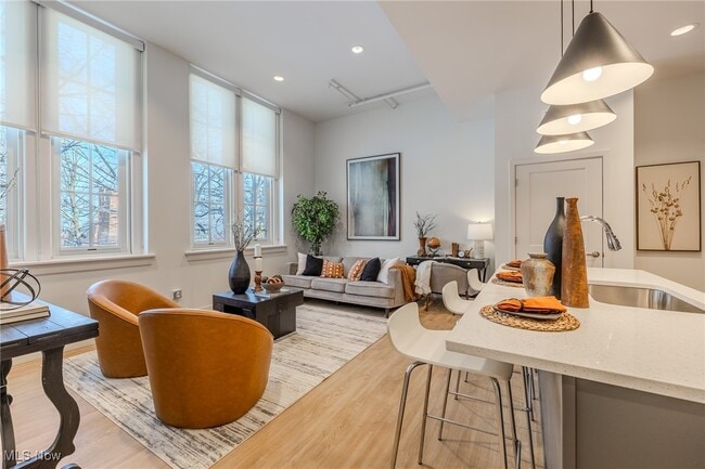 Building Photo - 25 E Spaulding St