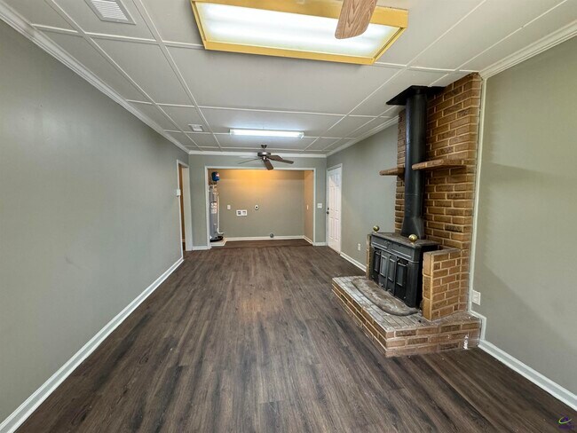 Building Photo - 204 Mike St