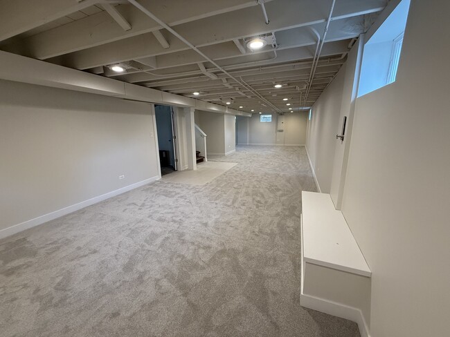 Building Photo - 1526 E Forest Ave