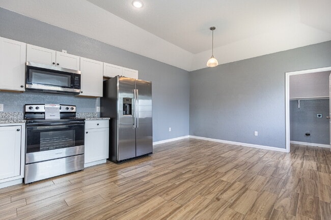 Building Photo - 479 Corliss