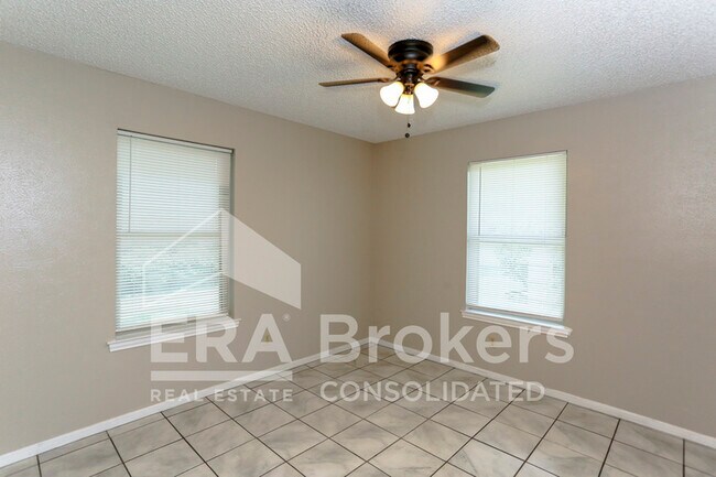 Building Photo - 1712 Sherman Dr