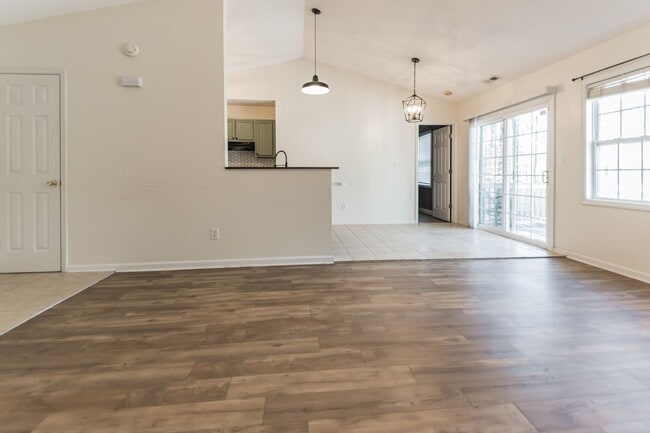 Building Photo - GREAT PRICE! Move-In Ready 3-Bedroom Home Near Camp Lejeune