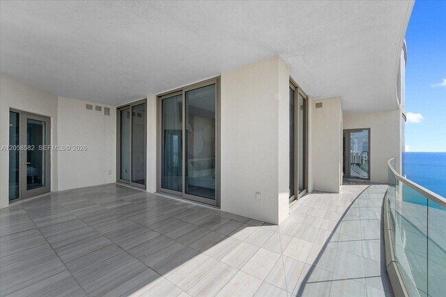 Building Photo - 17901 Collins Ave