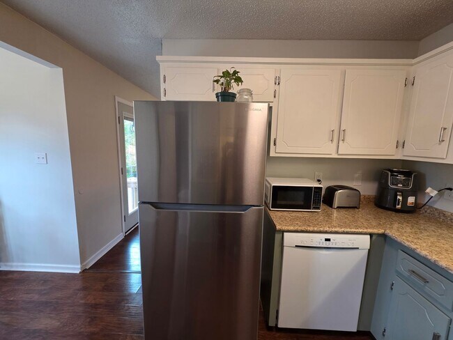 Building Photo - Welcome to Your Dream Retreat!