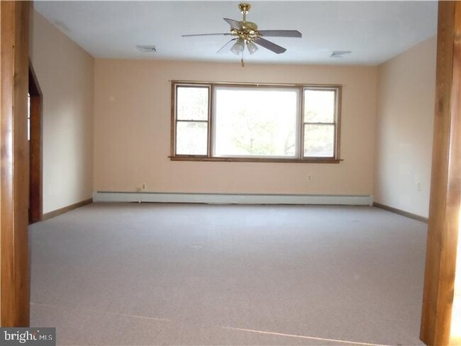 Building Photo - 742 Cherry Ave