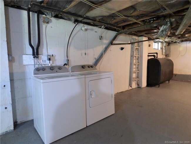 Building Photo - 5 Candlewood Lake Dr