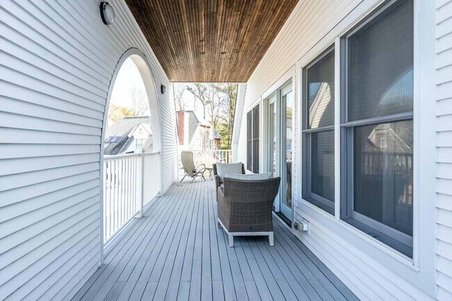 Building Photo - 4 Bob White Cres