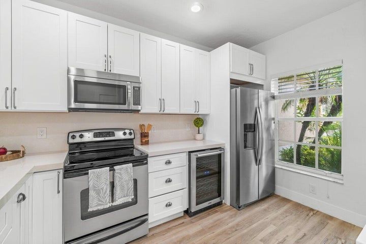 Building Photo - 6427 Park Lake Cir