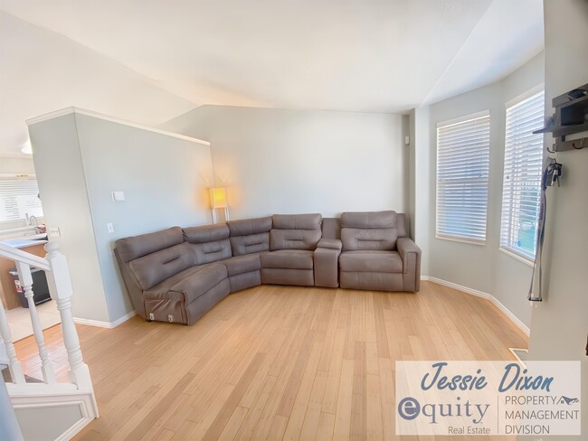 Building Photo - 2014 Jenny Ln.