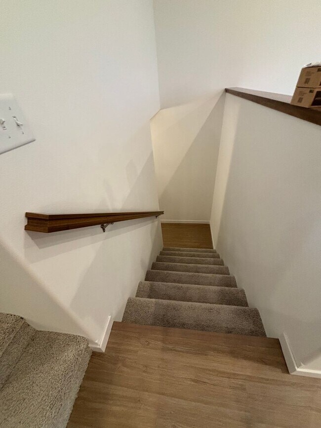 Building Photo - 3 Bed 3 Bath Townhome