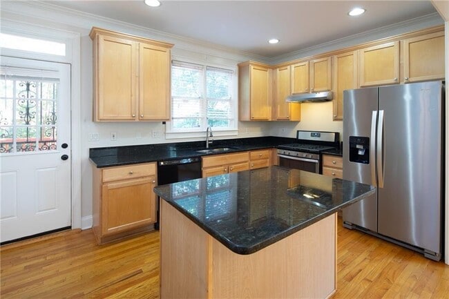 Building Photo - 1440 Hardee St NE