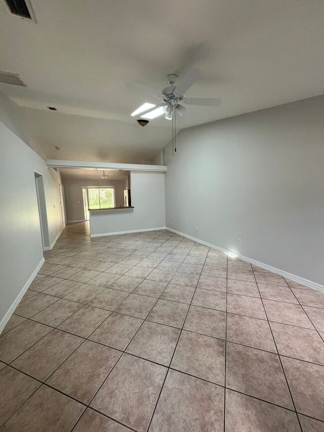 Building Photo - 133 Plainview Dr