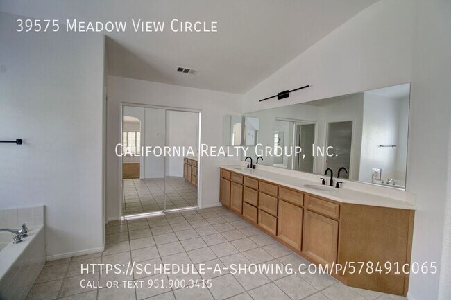Building Photo - 39575 Meadow View Cir