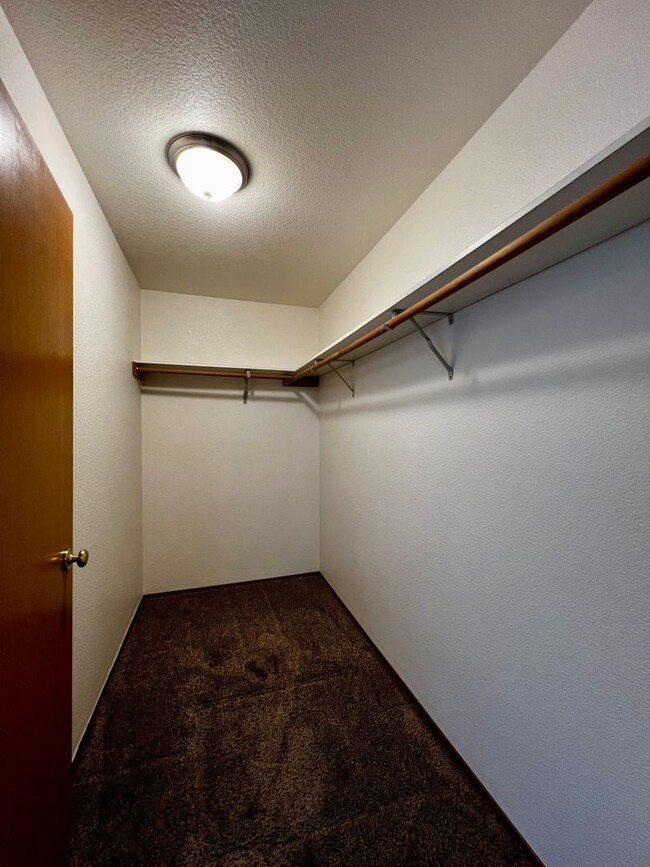 Building Photo - r205
