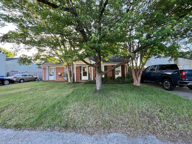 Building Photo - 820 Pine View Ln