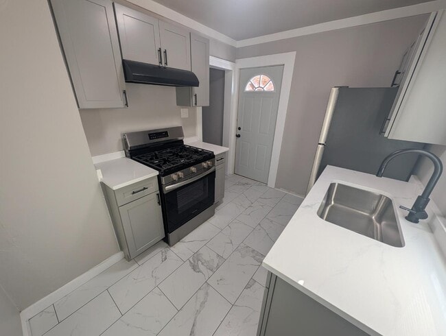 Building Photo - 307 S Beiger St