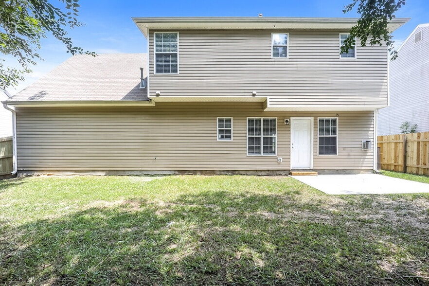 Building Photo - 1609 Blossom Dr