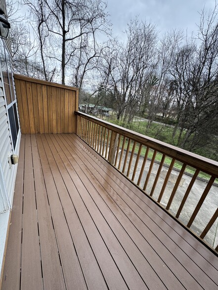 Rear Deck - 304 Queen Victoria Way